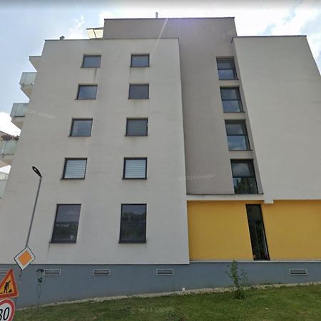 Alure Residences 1 & 24H Self Check-In, Free Parking In Front Of The Apartment Building, New Building, Terrace, Cafe With Breakfast In The Apartment Building, Next To The Aqua Park Banska Bystrica Exterior photo