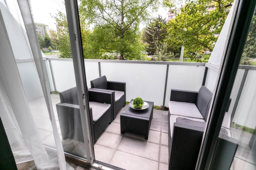 Alure Residences 1 & 24H Self Check-In, Free Parking In Front Of The Apartment Building, New Building, Terrace, Cafe With Breakfast In The Apartment Building, Next To The Aqua Park Banska Bystrica Exterior photo