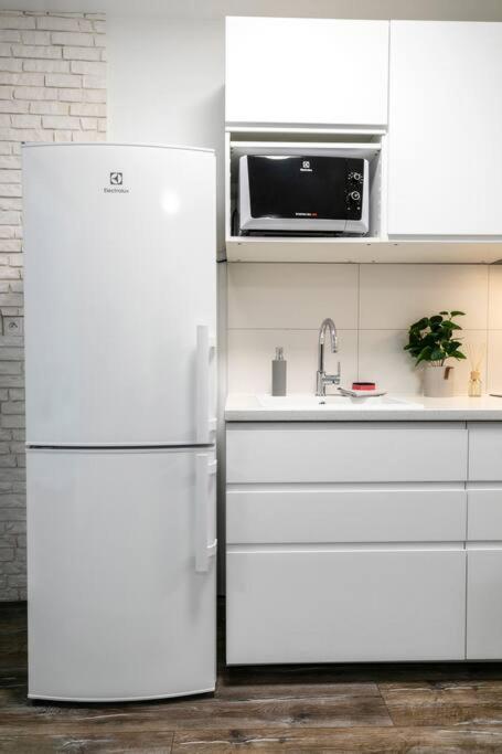 Alure Residences 1 & 24H Self Check-In, Free Parking In Front Of The Apartment Building, New Building, Terrace, Cafe With Breakfast In The Apartment Building, Next To The Aqua Park Banska Bystrica Exterior photo