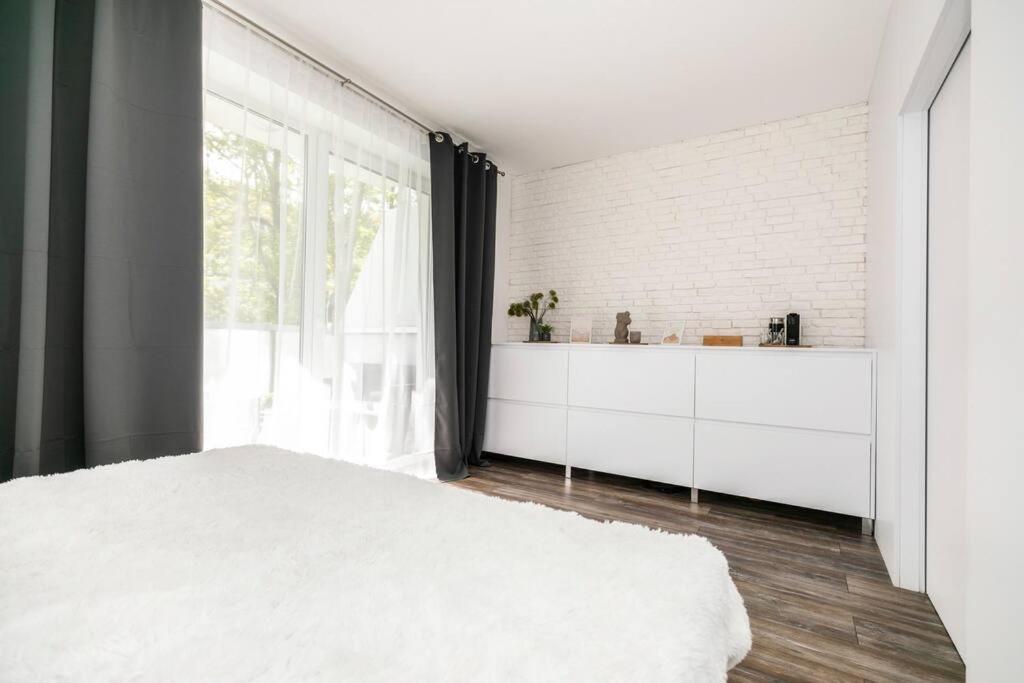 Alure Residences 1 & 24H Self Check-In, Free Parking In Front Of The Apartment Building, New Building, Terrace, Cafe With Breakfast In The Apartment Building, Next To The Aqua Park Banska Bystrica Exterior photo