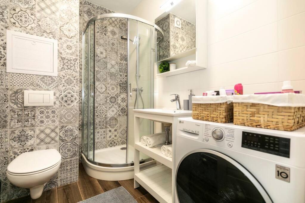 Alure Residences 1 & 24H Self Check-In, Free Parking In Front Of The Apartment Building, New Building, Terrace, Cafe With Breakfast In The Apartment Building, Next To The Aqua Park Banska Bystrica Exterior photo