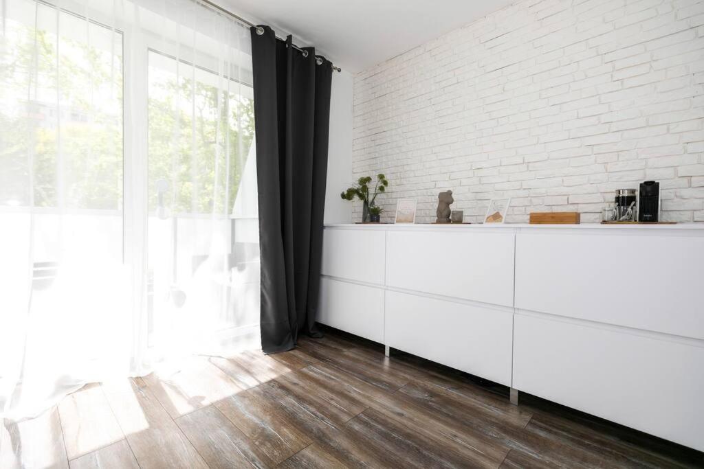 Alure Residences 1 & 24H Self Check-In, Free Parking In Front Of The Apartment Building, New Building, Terrace, Cafe With Breakfast In The Apartment Building, Next To The Aqua Park Banska Bystrica Exterior photo
