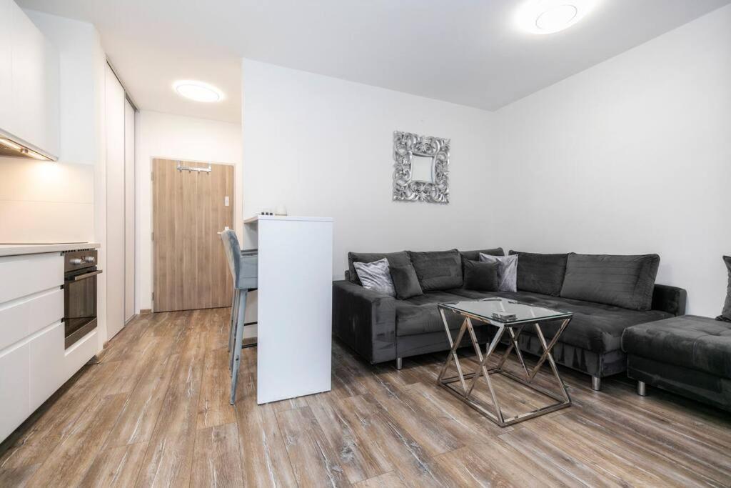 Alure Residences 1 & 24H Self Check-In, Free Parking In Front Of The Apartment Building, New Building, Terrace, Cafe With Breakfast In The Apartment Building, Next To The Aqua Park Banska Bystrica Exterior photo